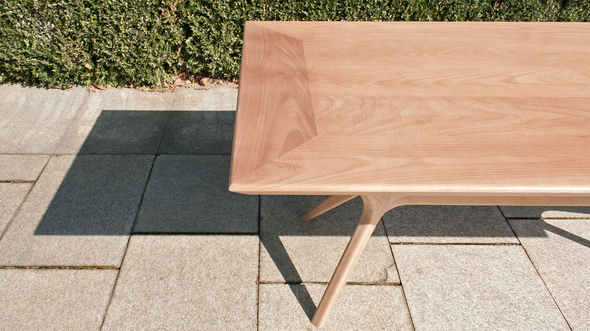 DOMOHOMO Brigantium I wooden table 03